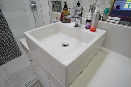 Casa de condomínio à venda com 241m², 3 quartos e 3 vagasBanheiro da Suíte 2