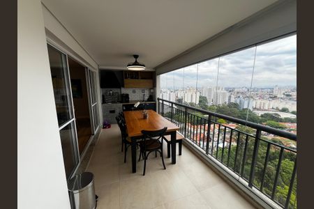 Apartamento à venda com 121m², 3 quartos e 2 vagas Apartamento à venda com 121m², 3 quartos e 2 vagasVaranda gourmet