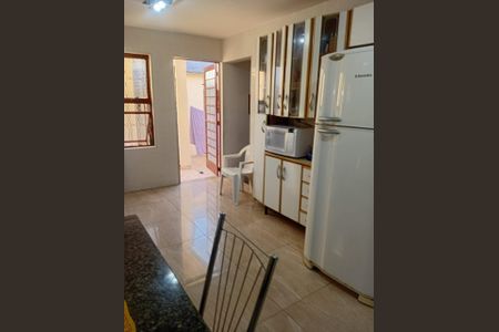 Casa à venda com 197m², 4 quartos e 3 vagasFoto 01