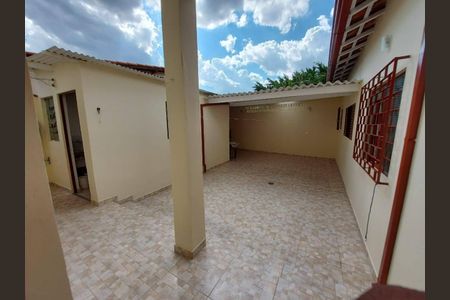 Casa à venda com 197m², 4 quartos e 3 vagasFoto 01