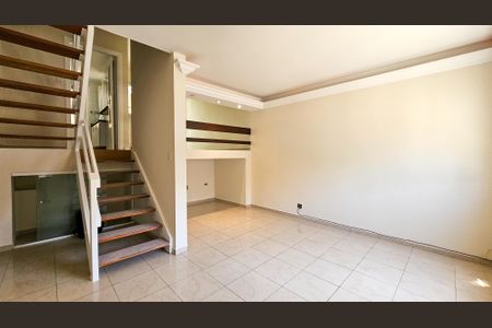 Casa à venda com 205m², 3 quartos e 2 vagas Casa à venda com 205m², 3 quartos e 2 vagasSala