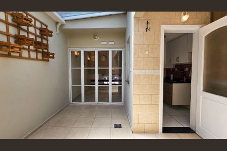 Casa à venda com 205m², 3 quartos e 2 vagas Casa à venda com 205m², 3 quartos e 2 vagasÁrea de Serviço