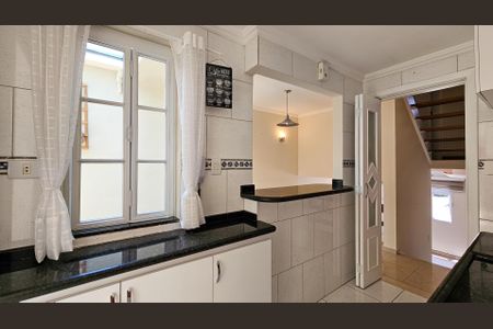 Casa à venda com 205m², 3 quartos e 2 vagas Casa à venda com 205m², 3 quartos e 2 vagasCozinha