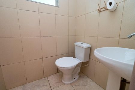 Banheiro de casa para alugar com 1 quarto, 250m² em Parque dos Bancarios, São Paulo