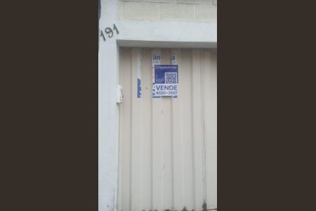 Casa à venda com 280m², 4 quartos e 2 vagas Casa à venda com 280m², 4 quartos e 2 vagasPlaquinha