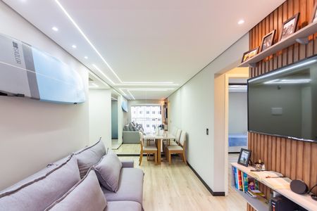 Sala de apartamento à venda com 2 quartos, 50m² em Jardim Roberto, Osasco