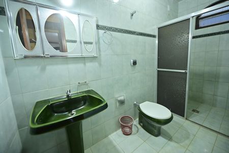 Casa para alugar com 250m², 5 quartos e 6 vagas Casa para alugar com 250m², 5 quartos e 6 vagasBanheiro da Suíte 1