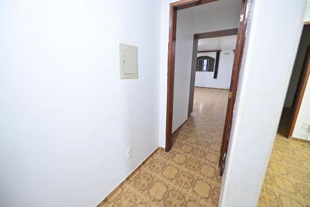 Casa para alugar com 250m², 5 quartos e 6 vagas Casa para alugar com 250m², 5 quartos e 6 vagasCorredor