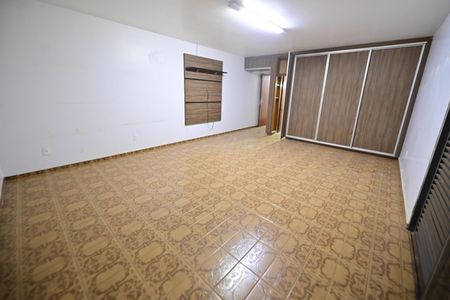 Casa para alugar com 250m², 5 quartos e 6 vagas Casa para alugar com 250m², 5 quartos e 6 vagasSuíte 1