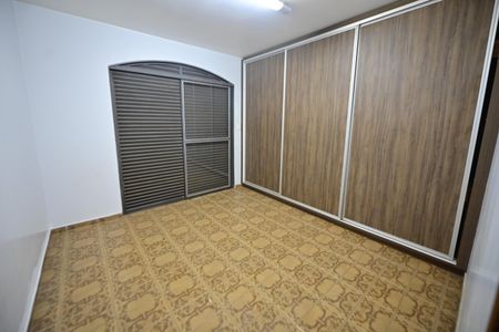 Casa para alugar com 250m², 5 quartos e 6 vagas Casa para alugar com 250m², 5 quartos e 6 vagasQuarto 3