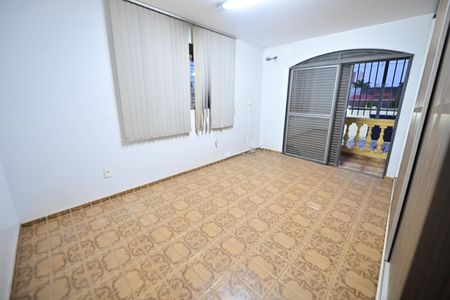 Casa para alugar com 250m², 5 quartos e 6 vagas Casa para alugar com 250m², 5 quartos e 6 vagasSuíte 2