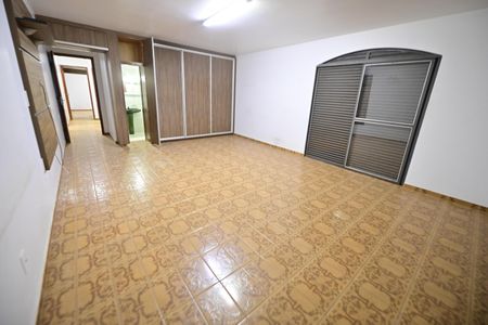 Casa para alugar com 250m², 5 quartos e 6 vagas Casa para alugar com 250m², 5 quartos e 6 vagasSuíte 1