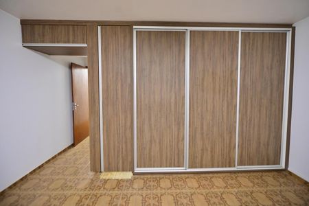 Casa para alugar com 250m², 5 quartos e 6 vagas Casa para alugar com 250m², 5 quartos e 6 vagasSuíte 1