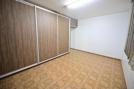 Casa para alugar com 250m², 5 quartos e 6 vagas Casa para alugar com 250m², 5 quartos e 6 vagasSuíte 2