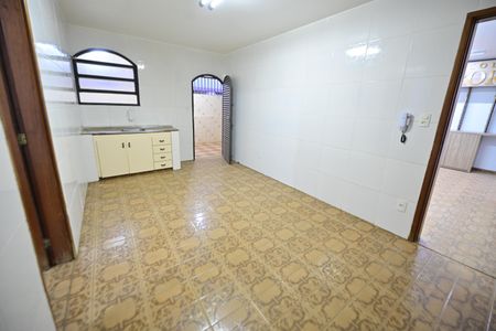 Casa para alugar com 250m², 5 quartos e 6 vagas Casa para alugar com 250m², 5 quartos e 6 vagasCozinha