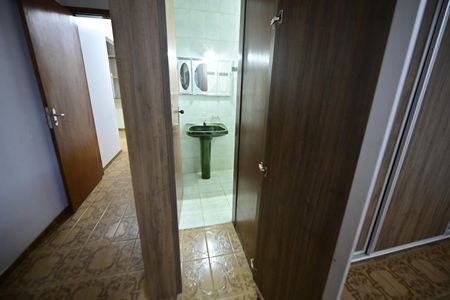 Casa para alugar com 250m², 5 quartos e 6 vagas Casa para alugar com 250m², 5 quartos e 6 vagasBanheiro da Suíte 1