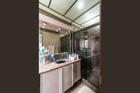 Apartamento à venda com 400m², 5 quartos e 3 vagas Apartamento à venda com 400m², 5 quartos e 3 vagasBanheiro da Suíte 2