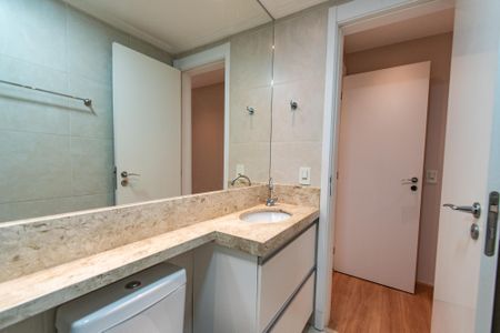 Apartamento à venda com 70m², 2 quartos e 2 vagasBanheiro da suíte