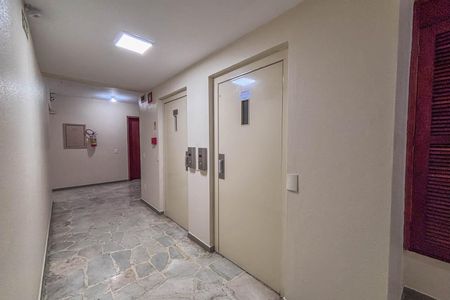 Apartamento à venda com 37m², 1 quarto e sem vagaElevador