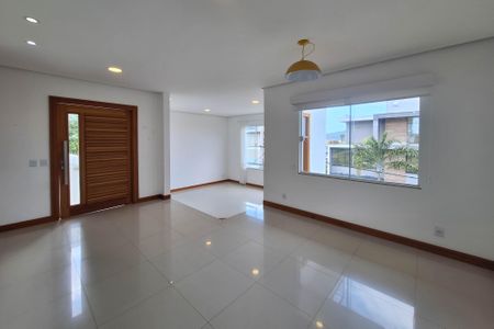 Sala de casa de condomínio para alugar com 3 quartos, 360m² em Camboinhas, Niterói