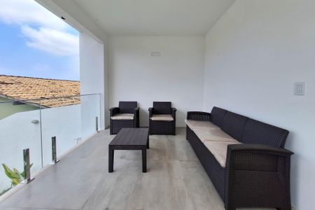 Casa de condomínio à venda com 360m², 3 quartos e 2 vagas Casa de condomínio à venda com 360m², 3 quartos e 2 vagasÁrea Externa