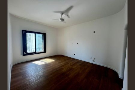 Apartamento à venda com 286m², 3 quartos e 2 vagasSuíte 2
