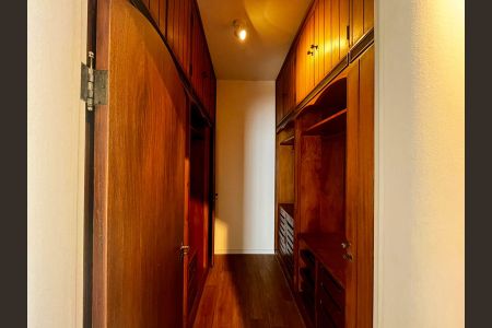 Apartamento à venda com 286m², 3 quartos e 2 vagasCloset da suíte 2