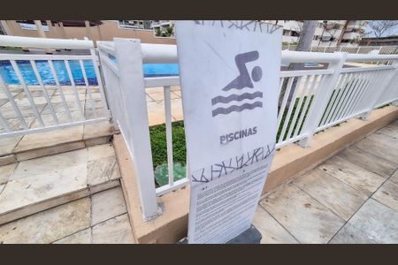 Apartamento à venda com 79m², 3 quartos e sem vagaÁrea comum - Piscina