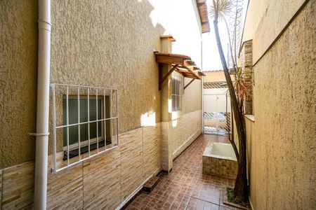 Casa à venda com 98m², 2 quartos e 2 vagasCorredor