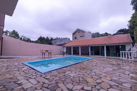 Casa para alugar com 320m², 4 quartos e 4 vagas Casa para alugar com 320m², 4 quartos e 4 vagasÁrea comum - Piscina
