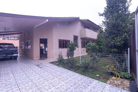 Casa para alugar com 320m², 4 quartos e 4 vagas Casa para alugar com 320m², 4 quartos e 4 vagasFachada