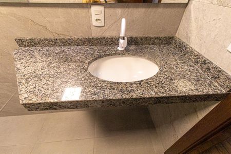 Casa para alugar com 320m², 4 quartos e 4 vagas Casa para alugar com 320m², 4 quartos e 4 vagasBanheiro Social