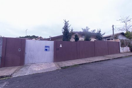 Casa para alugar com 320m², 4 quartos e 4 vagas Casa para alugar com 320m², 4 quartos e 4 vagasFachada