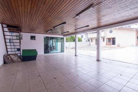 Casa para alugar com 320m², 4 quartos e 4 vagas Casa para alugar com 320m², 4 quartos e 4 vagasÁrea de Serviço