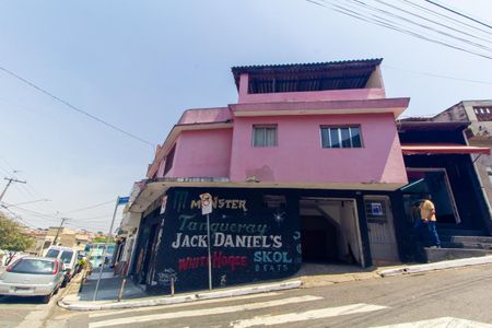 Casa para alugar com 160m², 2 quartos e 2 vagasFachada