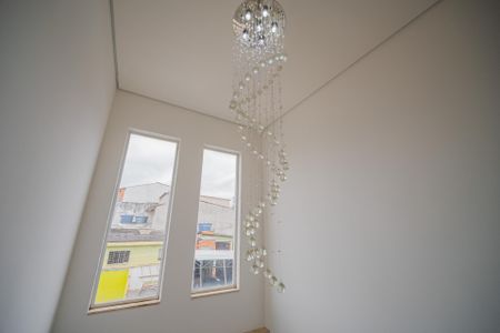 Casa à venda com 250m², 3 quartos e 5 vagas Casa à venda com 250m², 3 quartos e 5 vagasEscada