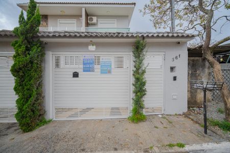 Casa à venda com 250m², 3 quartos e 5 vagas Casa à venda com 250m², 3 quartos e 5 vagasFachada