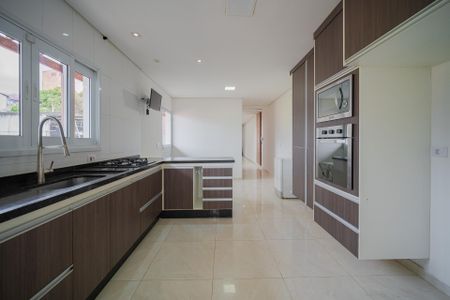 Casa à venda com 250m², 3 quartos e 5 vagas Casa à venda com 250m², 3 quartos e 5 vagasCozinha