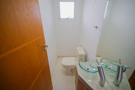 Casa à venda com 250m², 3 quartos e 5 vagas Casa à venda com 250m², 3 quartos e 5 vagasBanheiro 1