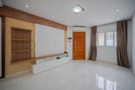 Casa à venda com 250m², 3 quartos e 5 vagas Casa à venda com 250m², 3 quartos e 5 vagasSala