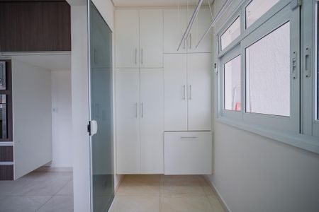 Casa à venda com 250m², 3 quartos e 5 vagas Casa à venda com 250m², 3 quartos e 5 vagasÁrea de Serviço