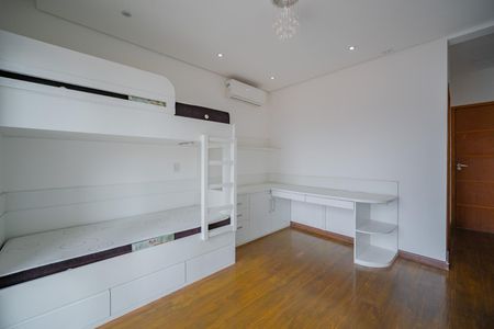 Casa à venda com 250m², 3 quartos e 5 vagas Casa à venda com 250m², 3 quartos e 5 vagasQuarto 1