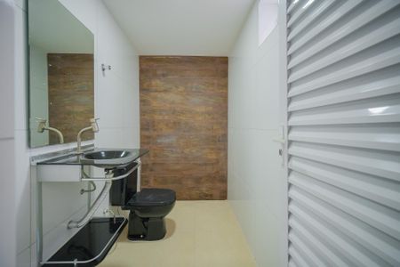 Casa à venda com 250m², 3 quartos e 5 vagas Casa à venda com 250m², 3 quartos e 5 vagasLavabo 2