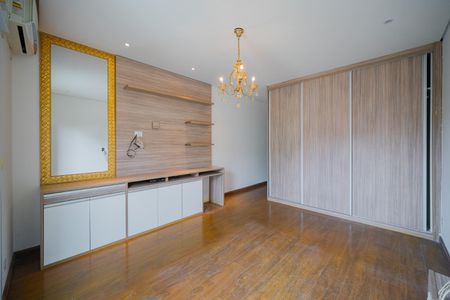 Casa à venda com 250m², 3 quartos e 5 vagas Casa à venda com 250m², 3 quartos e 5 vagasQuarto 3