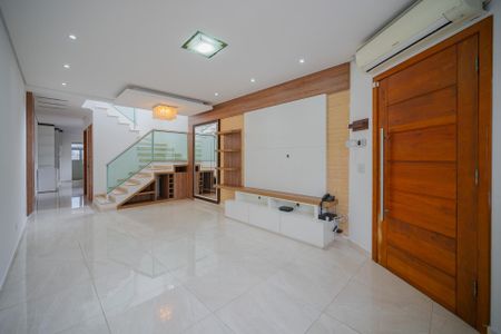 Sala de casa à venda com 3 quartos, 250m² em Pestana, Osasco
