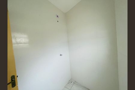 Banheiro de kitnet/studio para alugar com 1 quarto, 50m² em Vila Ayrosa, Guarulhos