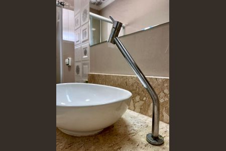 Apartamento à venda com 67m², 2 quartos e 1 vaga Apartamento à venda com 67m², 2 quartos e 1 vagaBanheiro Social