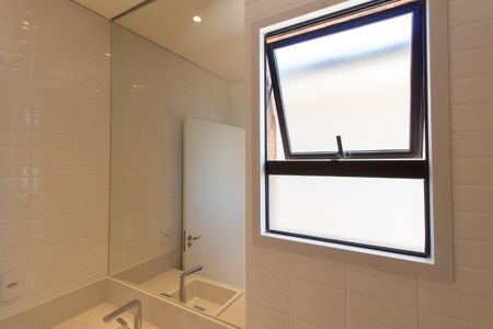 Casa de condomínio para alugar com 200m², 3 quartos e 4 vagas Casa de condomínio para alugar com 200m², 3 quartos e 4 vagasBanheiro da Suíte 1