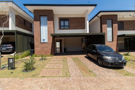 Casa de condomínio para alugar com 200m², 3 quartos e 4 vagas Casa de condomínio para alugar com 200m², 3 quartos e 4 vagasFachada