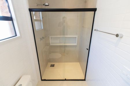 Casa de condomínio para alugar com 200m², 3 quartos e 4 vagas Casa de condomínio para alugar com 200m², 3 quartos e 4 vagasBanheiro da Suíte 1